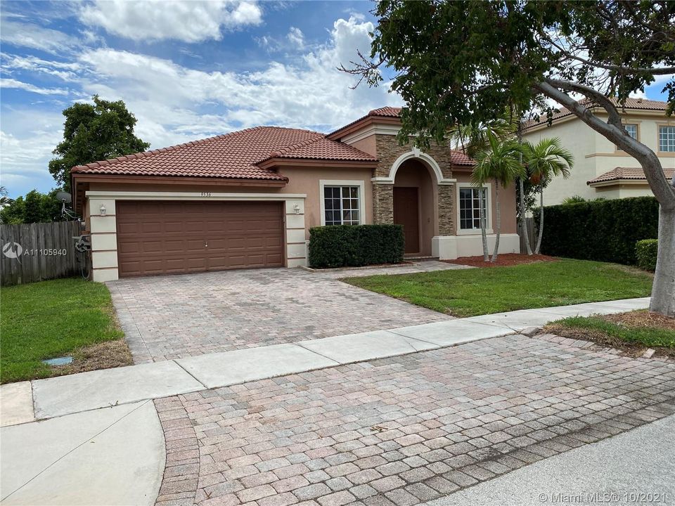 Recently Sold: $495,000 (3 beds, 2 baths, 2062 Square Feet)