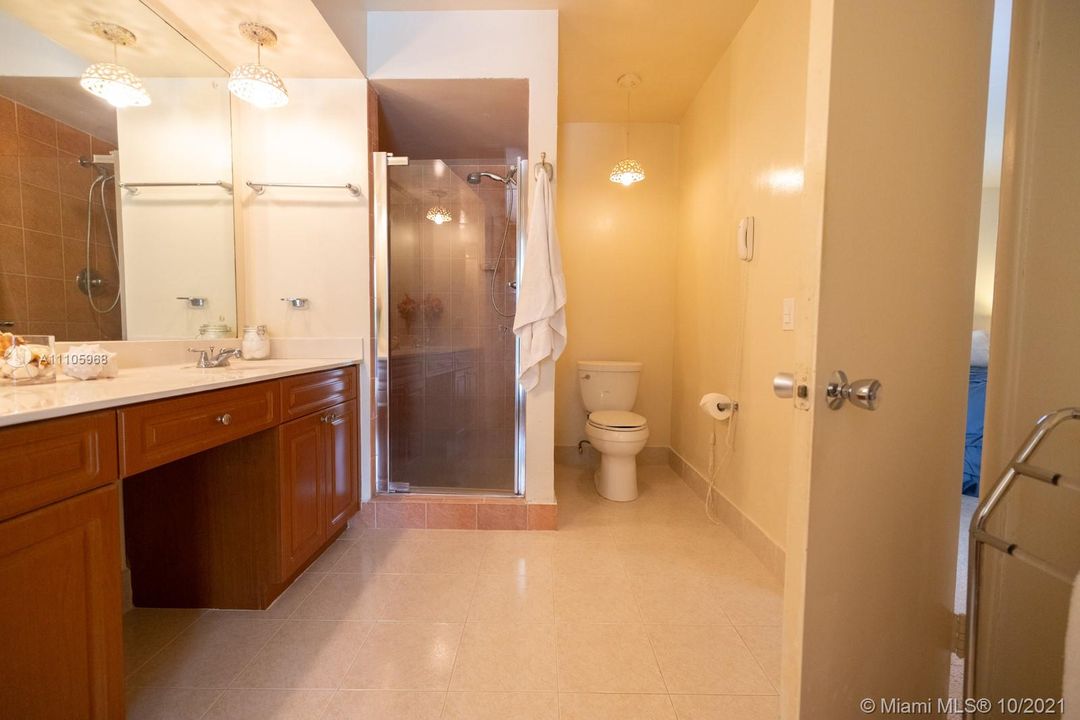 最近售出: $895,000 (4 贝兹, 2 浴室, 2031 平方英尺)