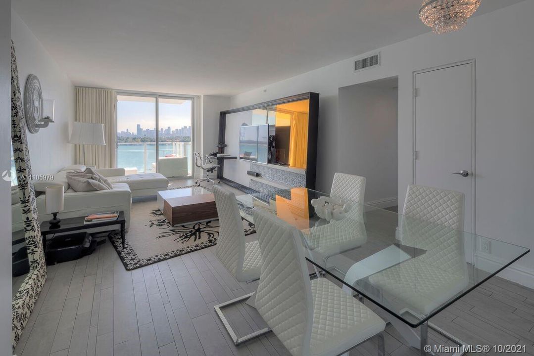 Recently Sold: $715,000 (2 beds, 2 baths, 1088 Square Feet)