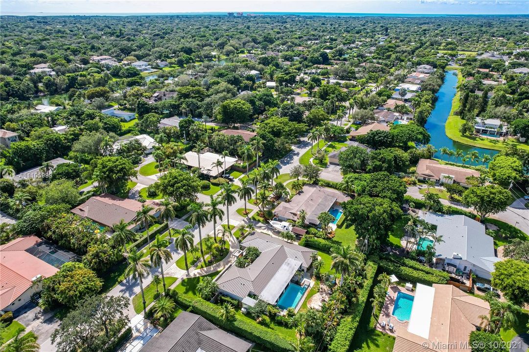 Recently Sold: $2,800,000 (5 beds, 4 baths, 3176 Square Feet)