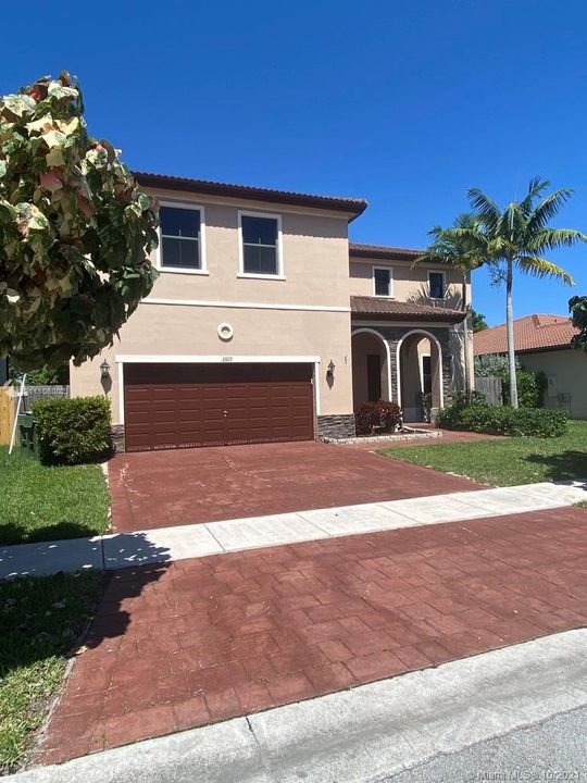 Recently Rented: $3,650 (4 beds, 2 baths, 2677 Square Feet)