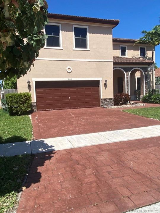 Recently Rented: $3,650 (4 beds, 2 baths, 2677 Square Feet)