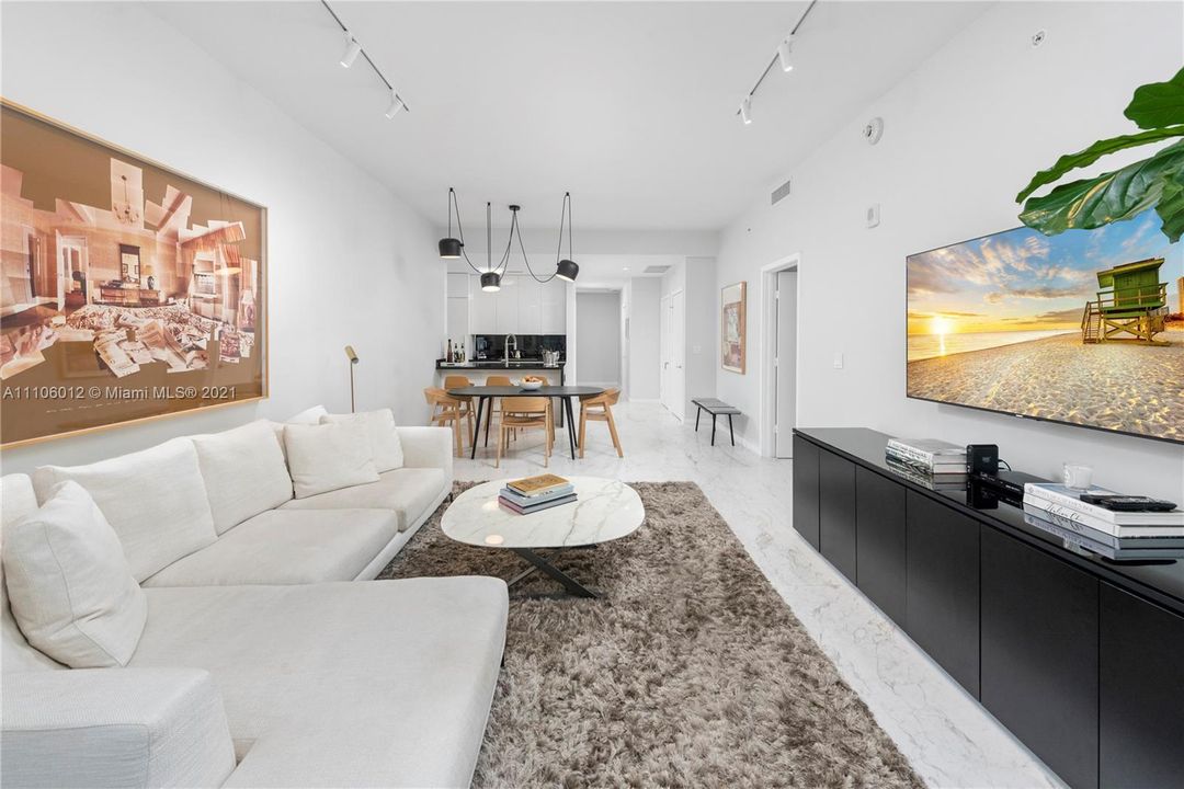 Recently Sold: $2,190,000 (2 beds, 2 baths, 1525 Square Feet)