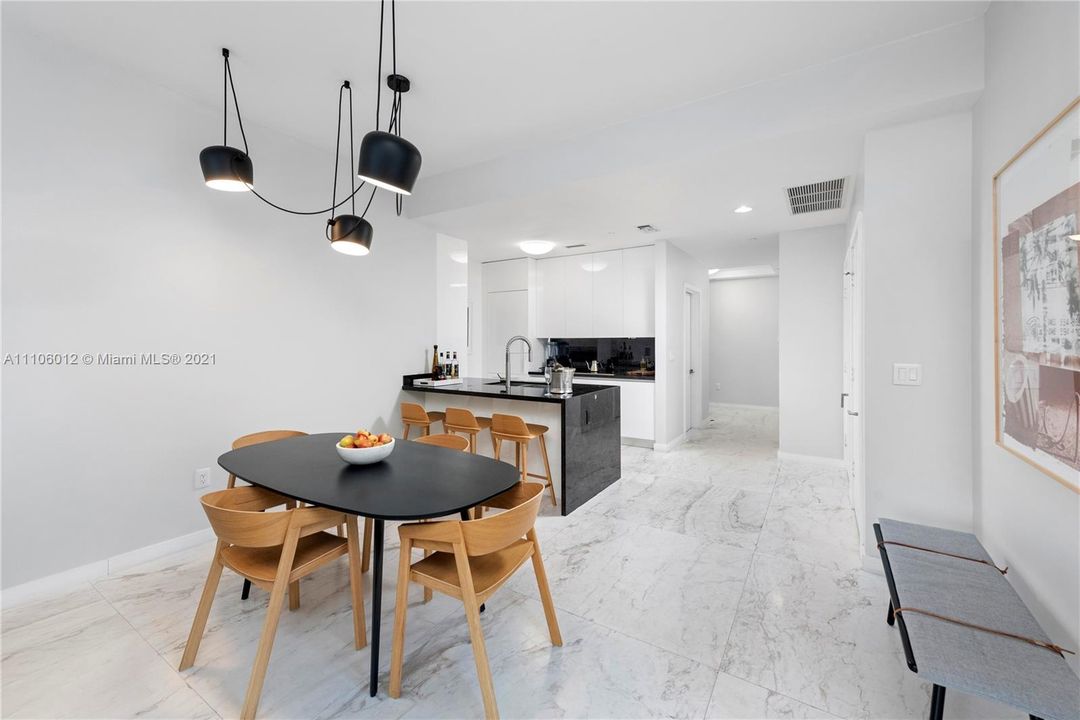 Recently Sold: $2,190,000 (2 beds, 2 baths, 1525 Square Feet)