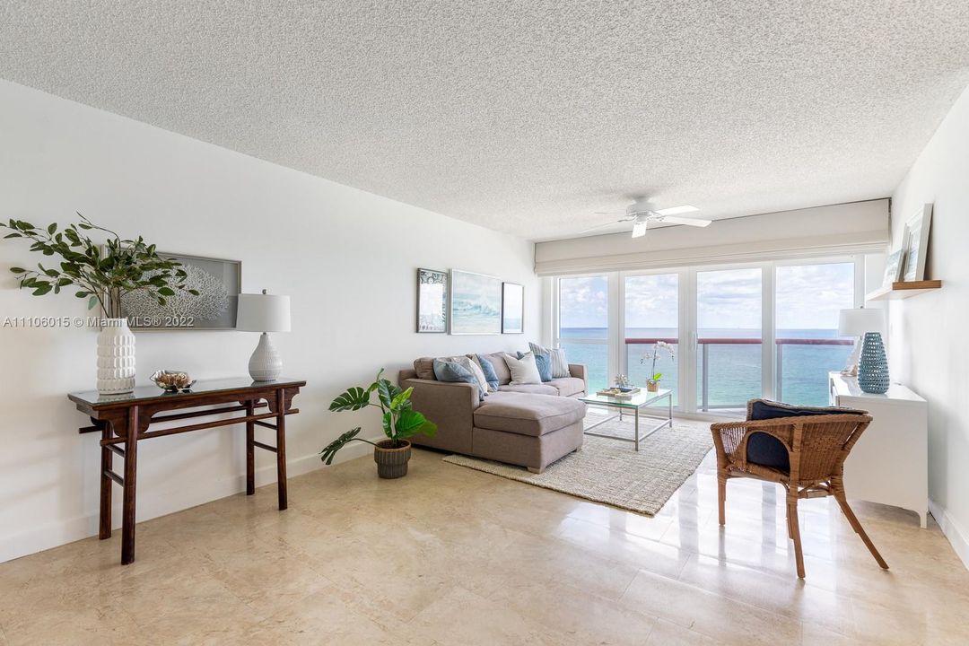 Recently Sold: $885,000 (2 beds, 2 baths, 1180 Square Feet)