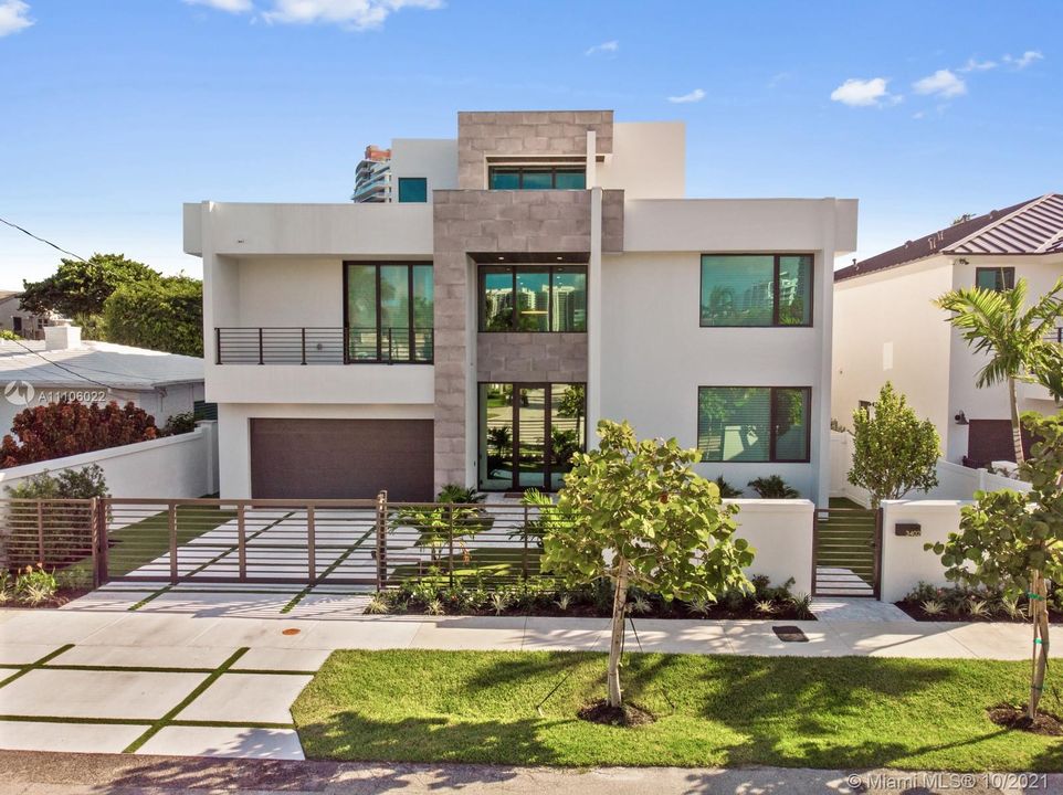 Recently Sold: $3,650,000 (4 beds, 5 baths, 0 Square Feet)