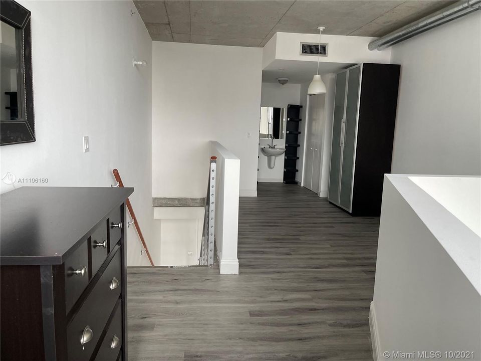 Recently Rented: $2,100 (1 beds, 1 baths, 795 Square Feet)