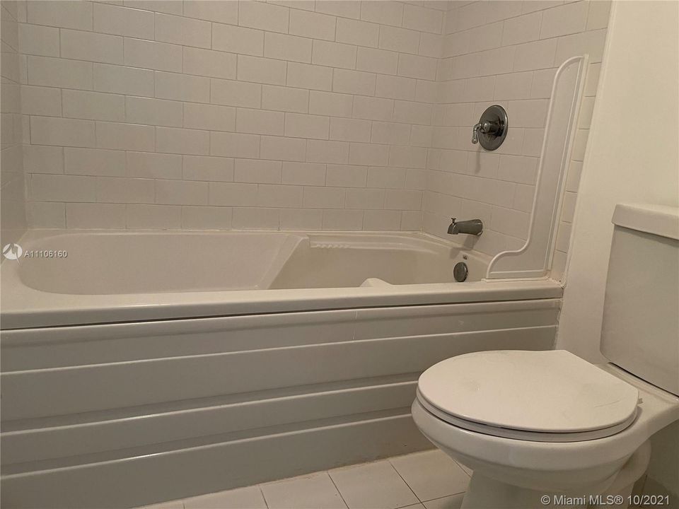 最近租的: $2,100 (1 贝兹, 1 浴室, 795 平方英尺)