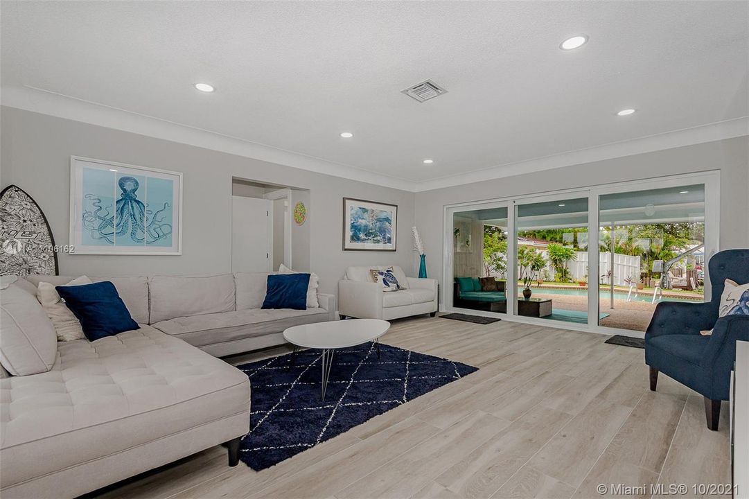 Recently Rented: $4,200 (2 beds, 2 baths, 1310 Square Feet)