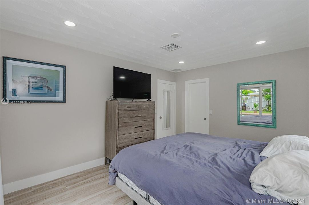 Recently Rented: $4,200 (2 beds, 2 baths, 1310 Square Feet)