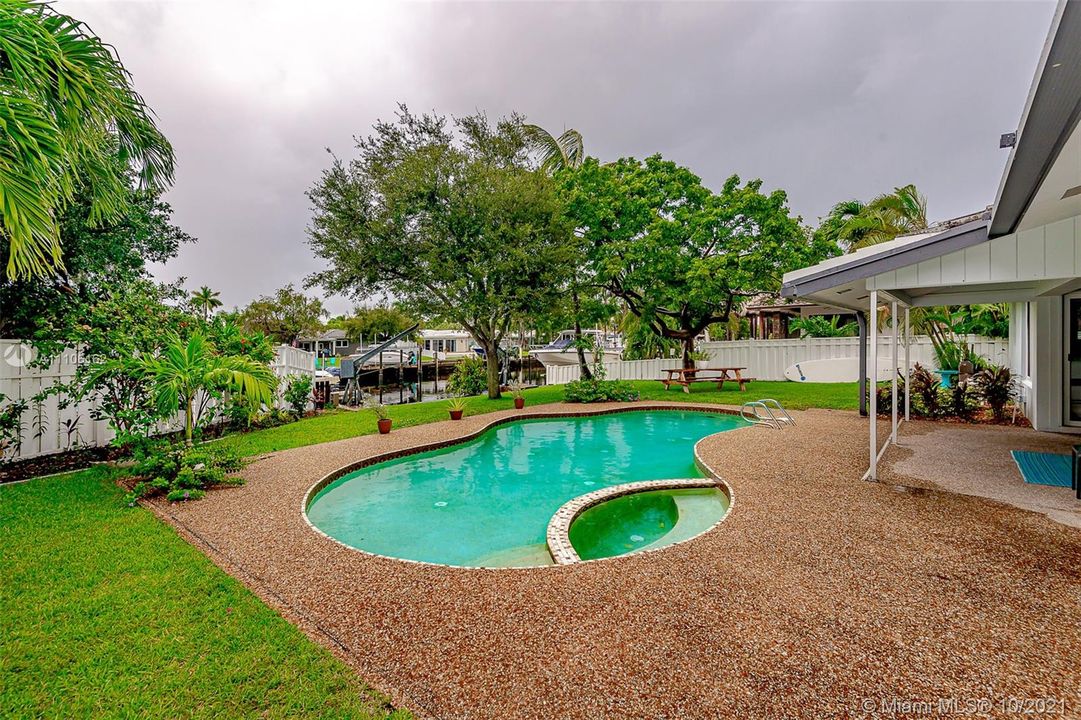 Recently Rented: $4,200 (2 beds, 2 baths, 1310 Square Feet)