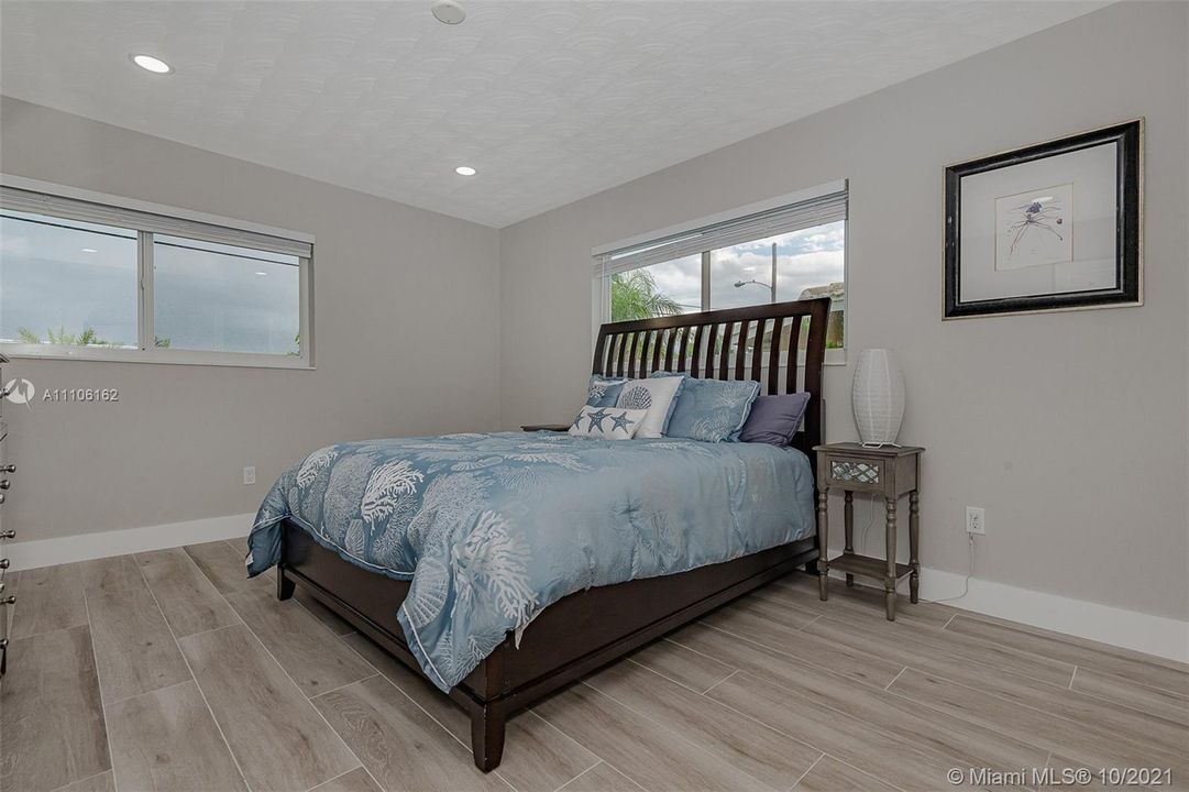 Recently Rented: $4,200 (2 beds, 2 baths, 1310 Square Feet)