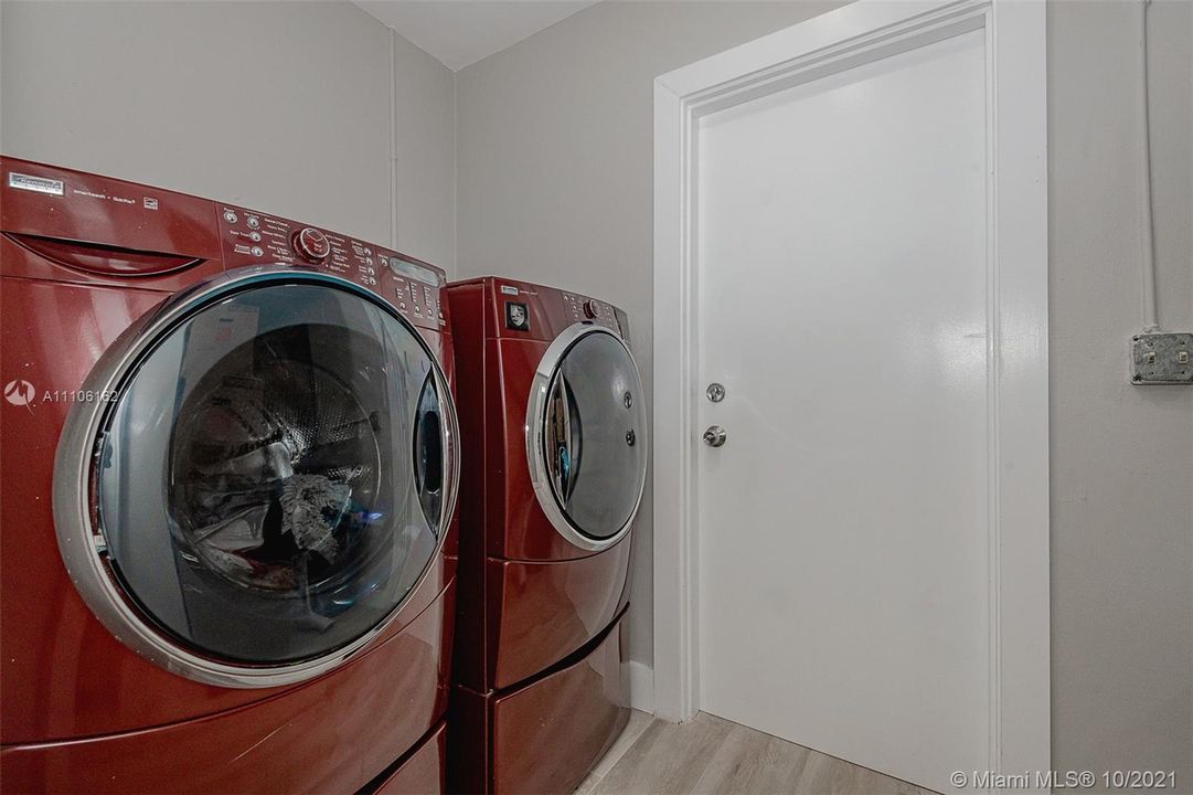 Recently Rented: $4,200 (2 beds, 2 baths, 1310 Square Feet)