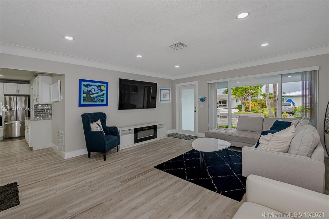 Recently Rented: $4,200 (2 beds, 2 baths, 1310 Square Feet)