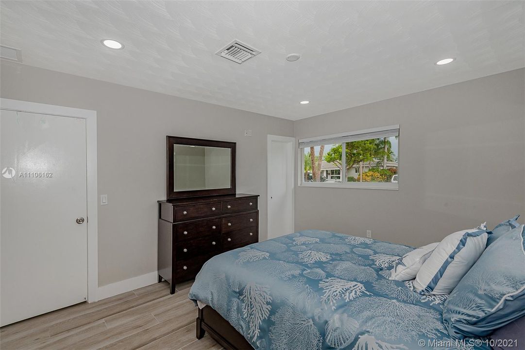 Recently Rented: $4,200 (2 beds, 2 baths, 1310 Square Feet)