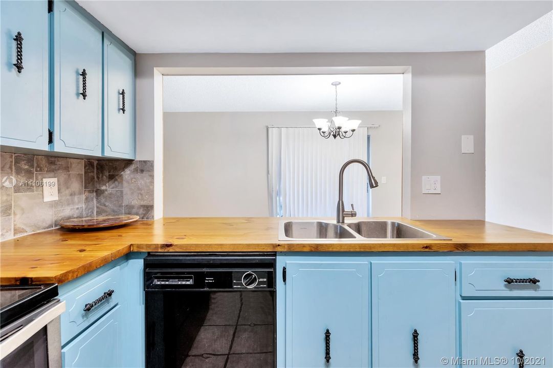 Recently Sold: $399,999 (3 beds, 2 baths, 1662 Square Feet)