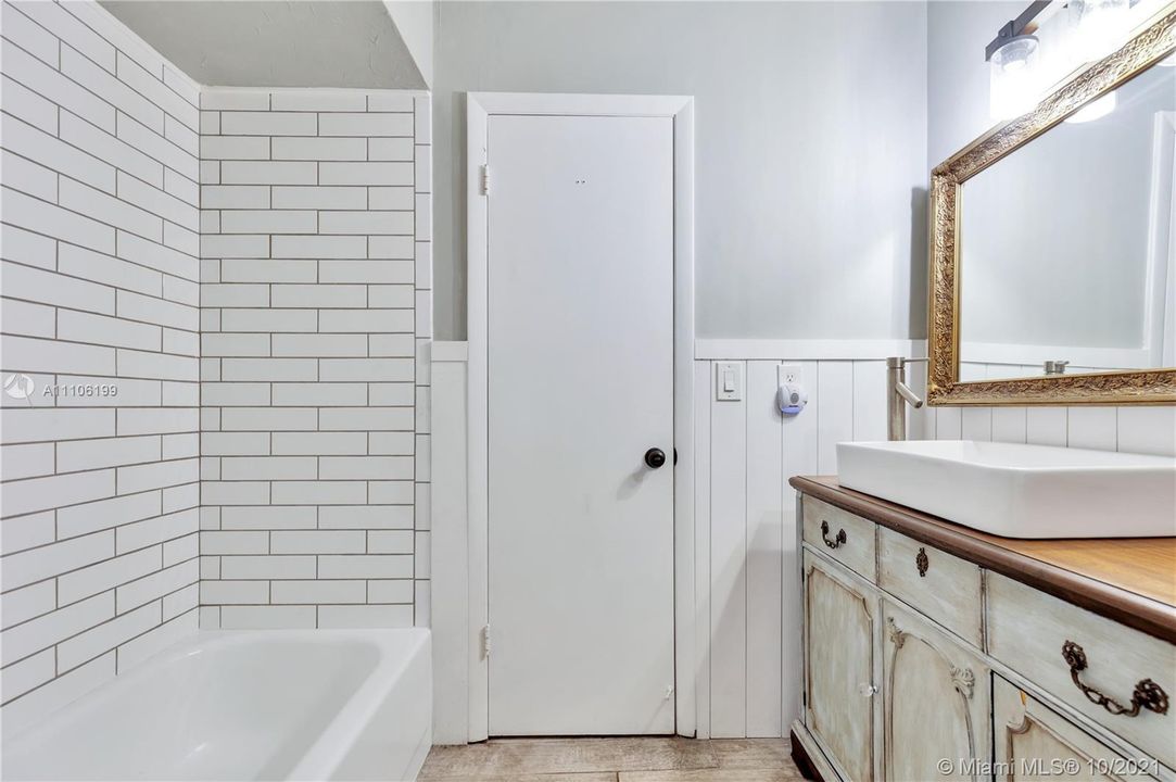 Recently Sold: $399,999 (3 beds, 2 baths, 1662 Square Feet)