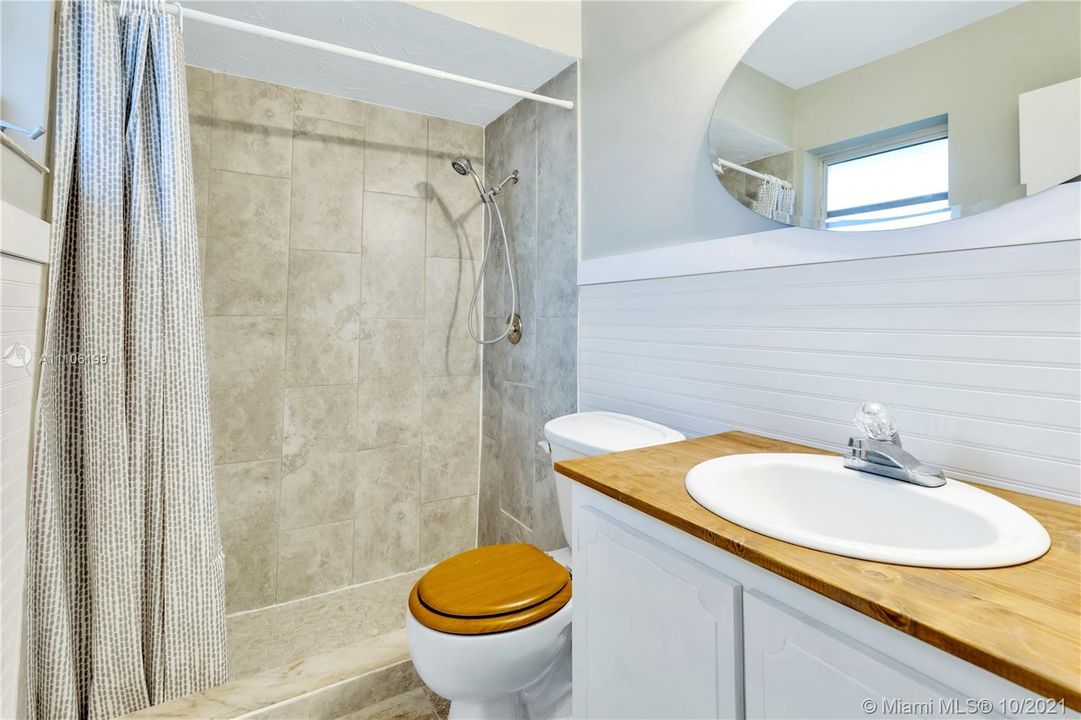 Recently Sold: $399,999 (3 beds, 2 baths, 1662 Square Feet)