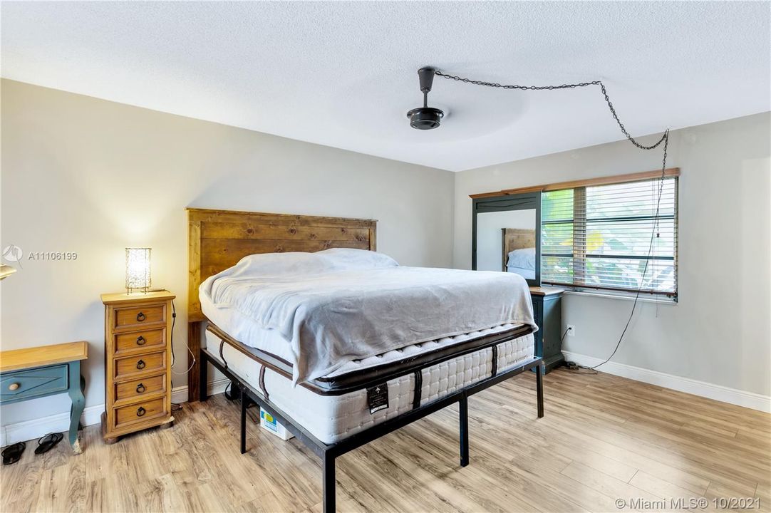 Recently Sold: $399,999 (3 beds, 2 baths, 1662 Square Feet)