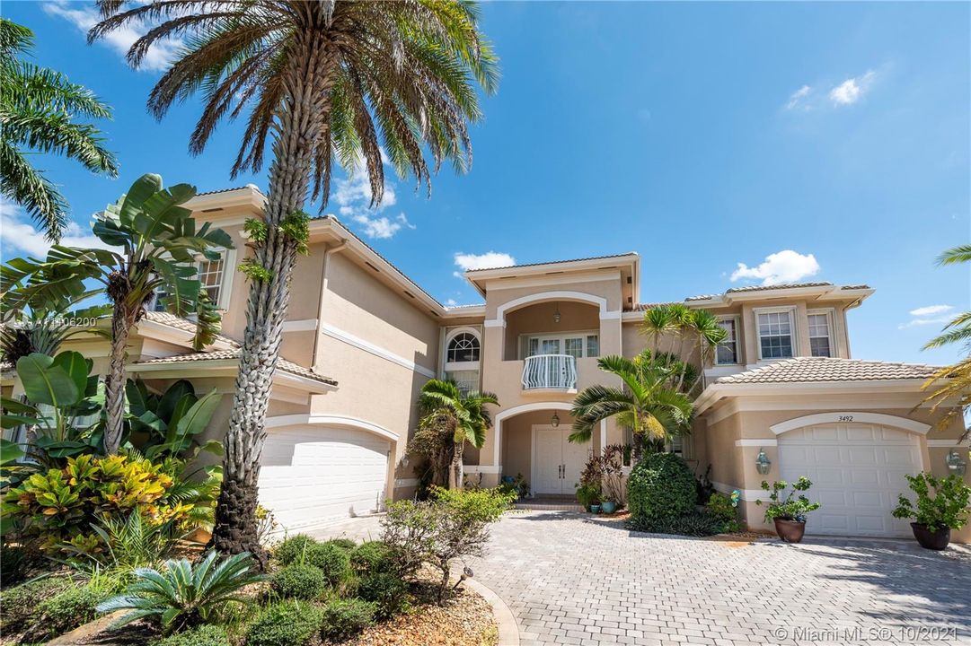 Recently Sold: $1,899,000 (5 beds, 5 baths, 5713 Square Feet)