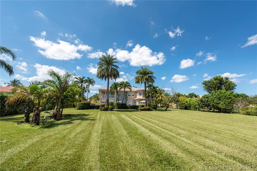 Recently Sold: $1,899,000 (5 beds, 5 baths, 5713 Square Feet)