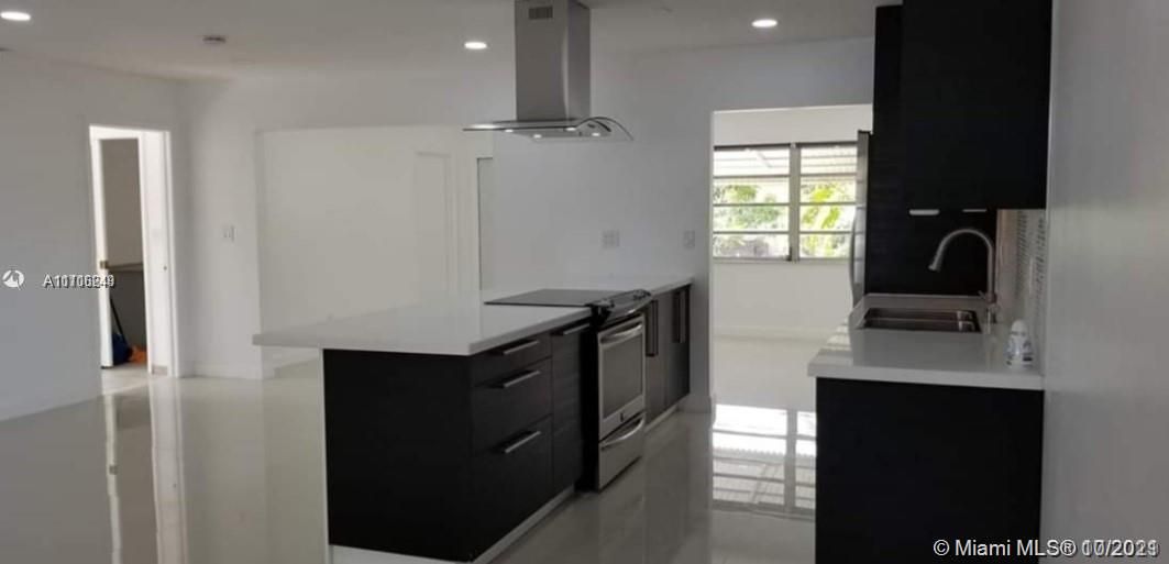 Recently Rented: $2,500 (3 beds, 2 baths, 1650 Square Feet)