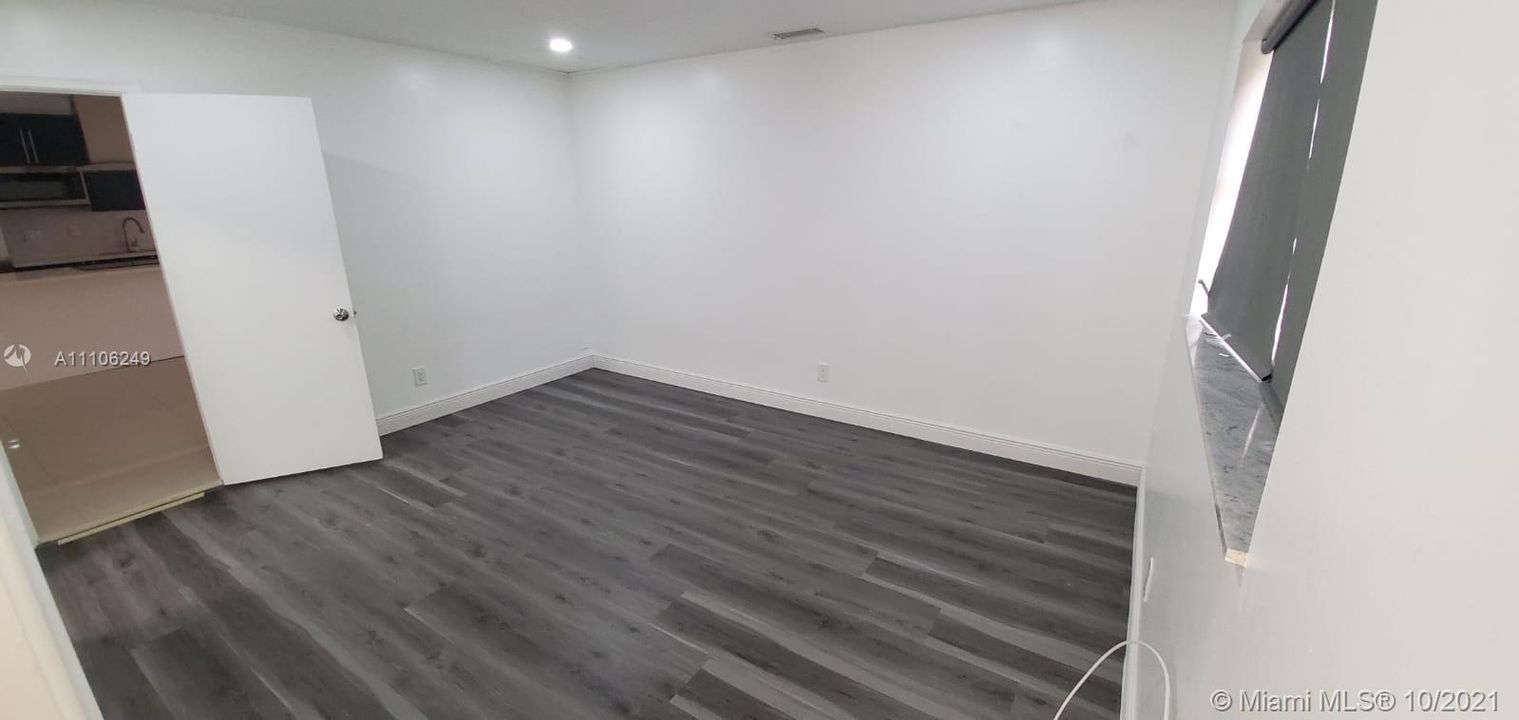 Recently Rented: $2,500 (3 beds, 2 baths, 1650 Square Feet)