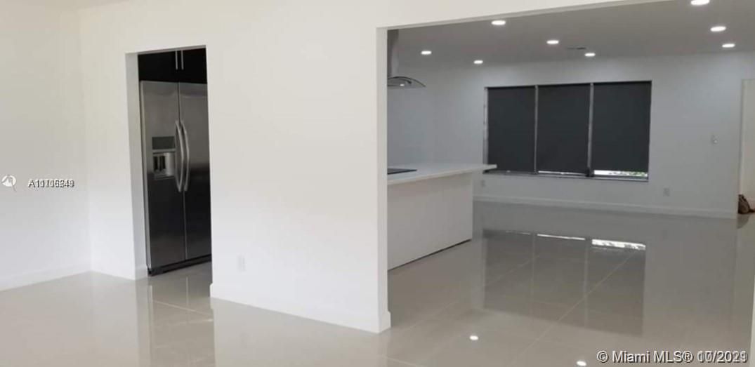 Recently Rented: $2,500 (3 beds, 2 baths, 1650 Square Feet)