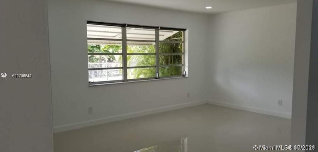 Recently Rented: $2,500 (3 beds, 2 baths, 1650 Square Feet)