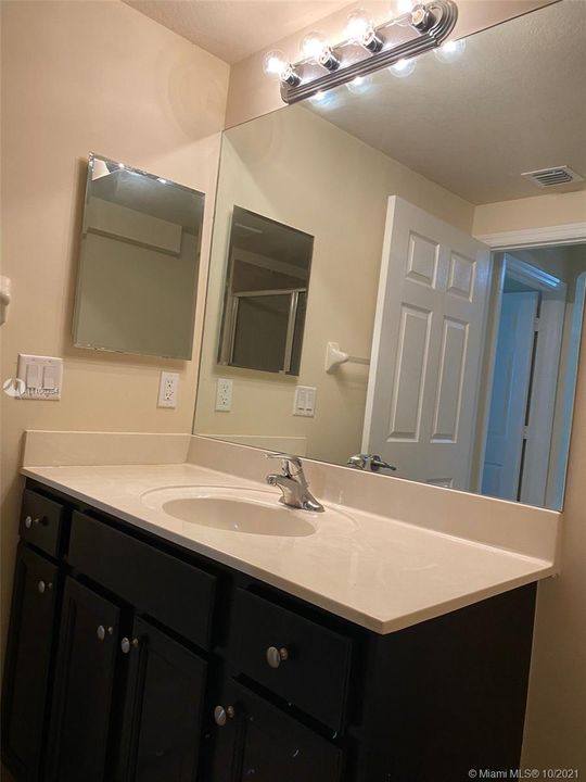 Recientemente alquilado: $3,000 (4 camas, 3 baños, 0 Pies cuadrados)