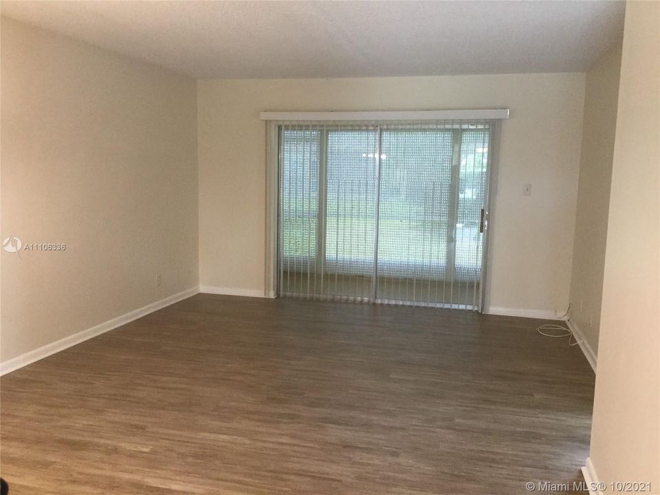 Recently Sold: $119,000 (2 beds, 2 baths, 990 Square Feet)