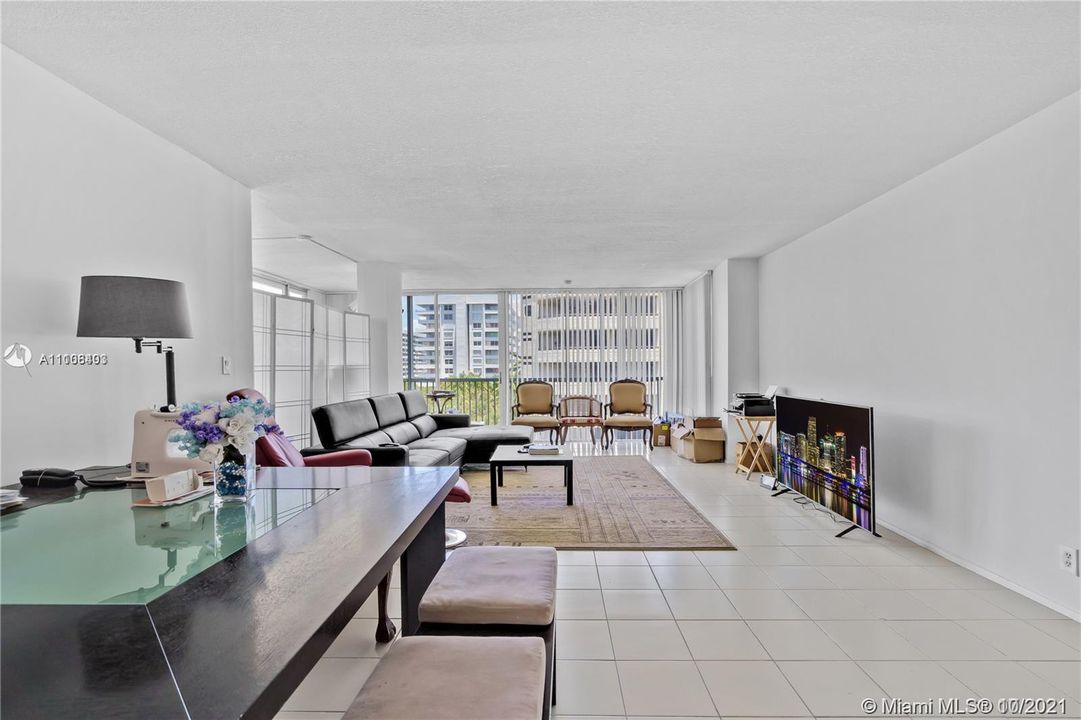 Recently Sold: $599,000 (2 beds, 2 baths, 1335 Square Feet)