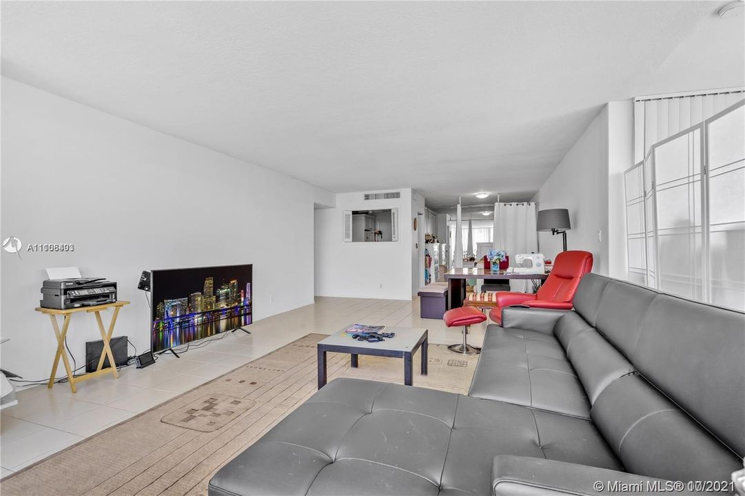 Recently Sold: $599,000 (2 beds, 2 baths, 1335 Square Feet)