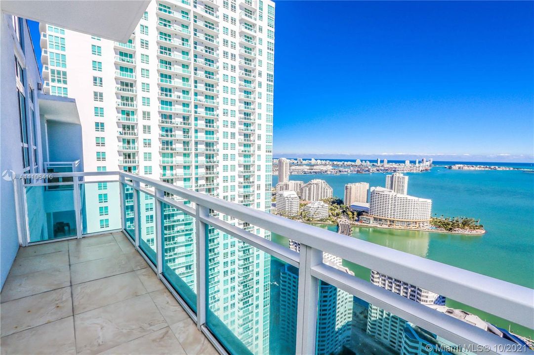 Recently Sold: $829,000 (2 beds, 2 baths, 1436 Square Feet)