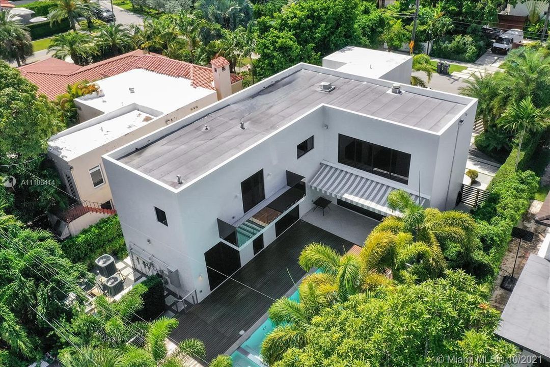 Recently Sold: $4,950,000 (4 beds, 3 baths, 3591 Square Feet)