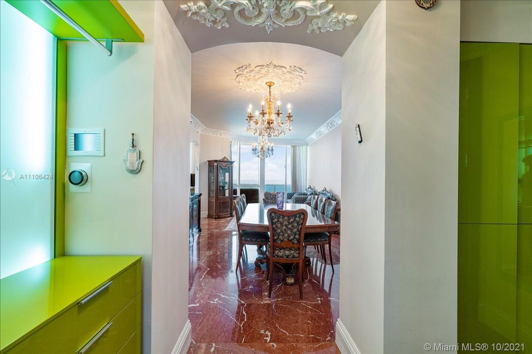 Recently Sold: $1,600,000 (2 beds, 2 baths, 1722 Square Feet)