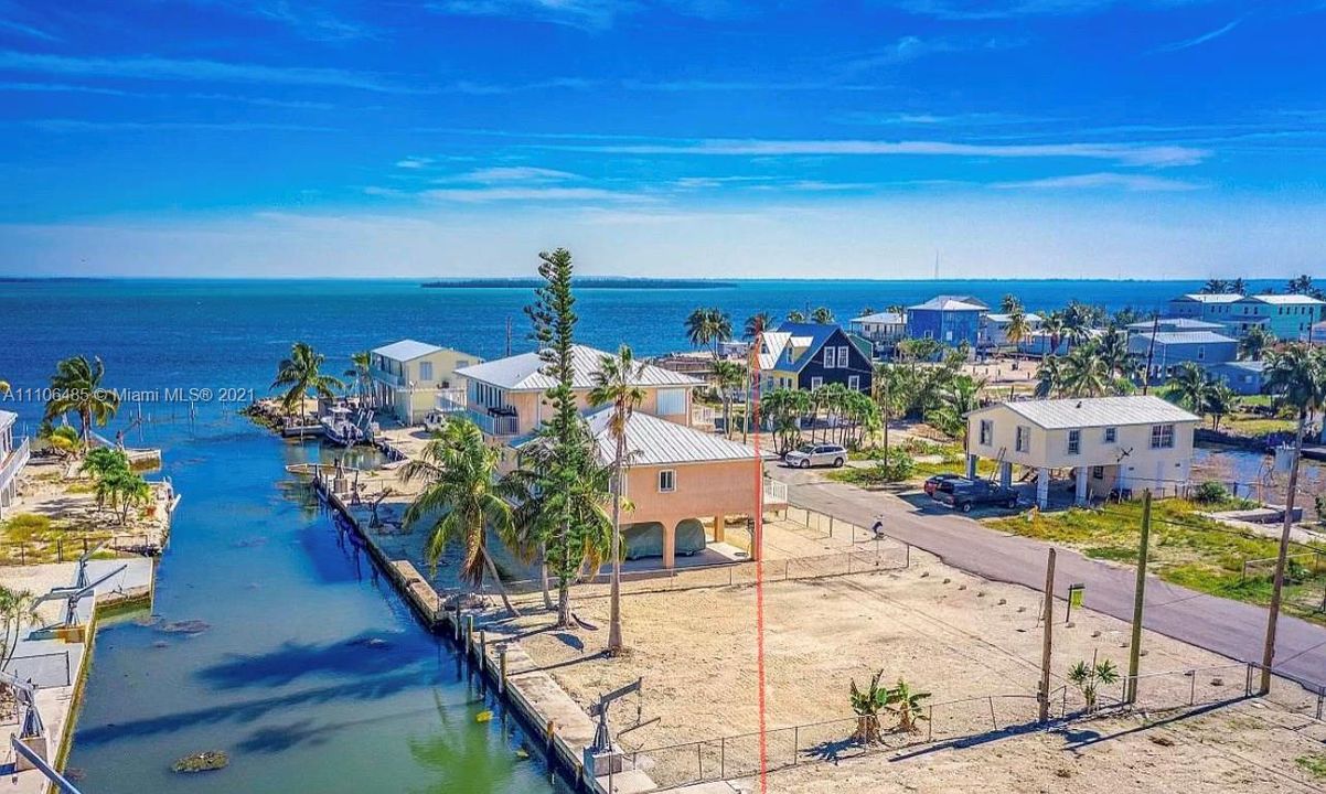 Recently Sold: $920,000 (3 beds, 2 baths, 1461 Square Feet)