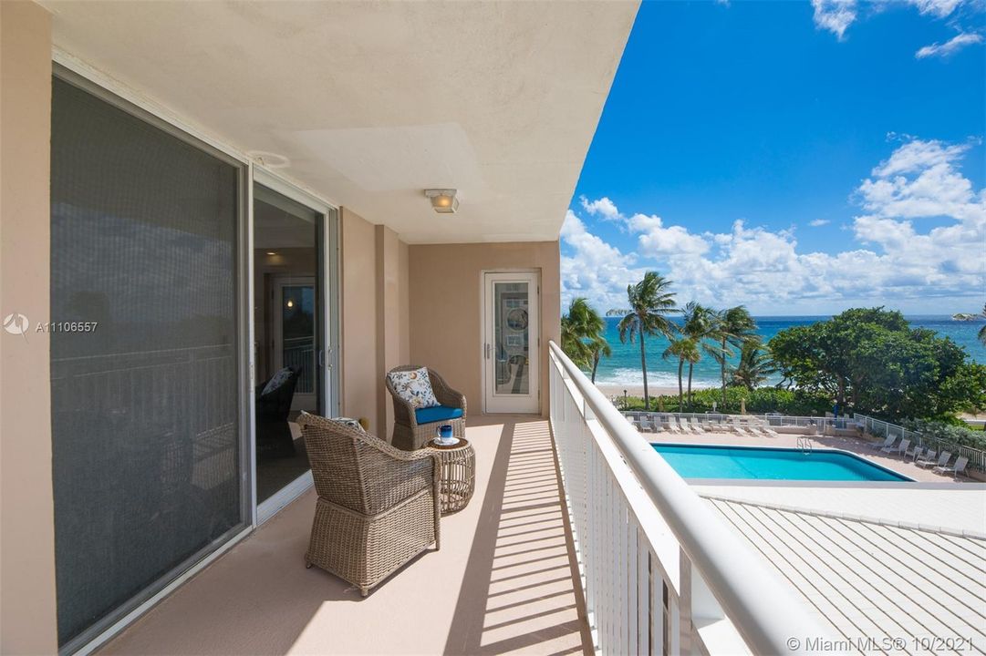 SLIDERS FROM LIVING ROOM TO THE WRAP AROUND BALCONY