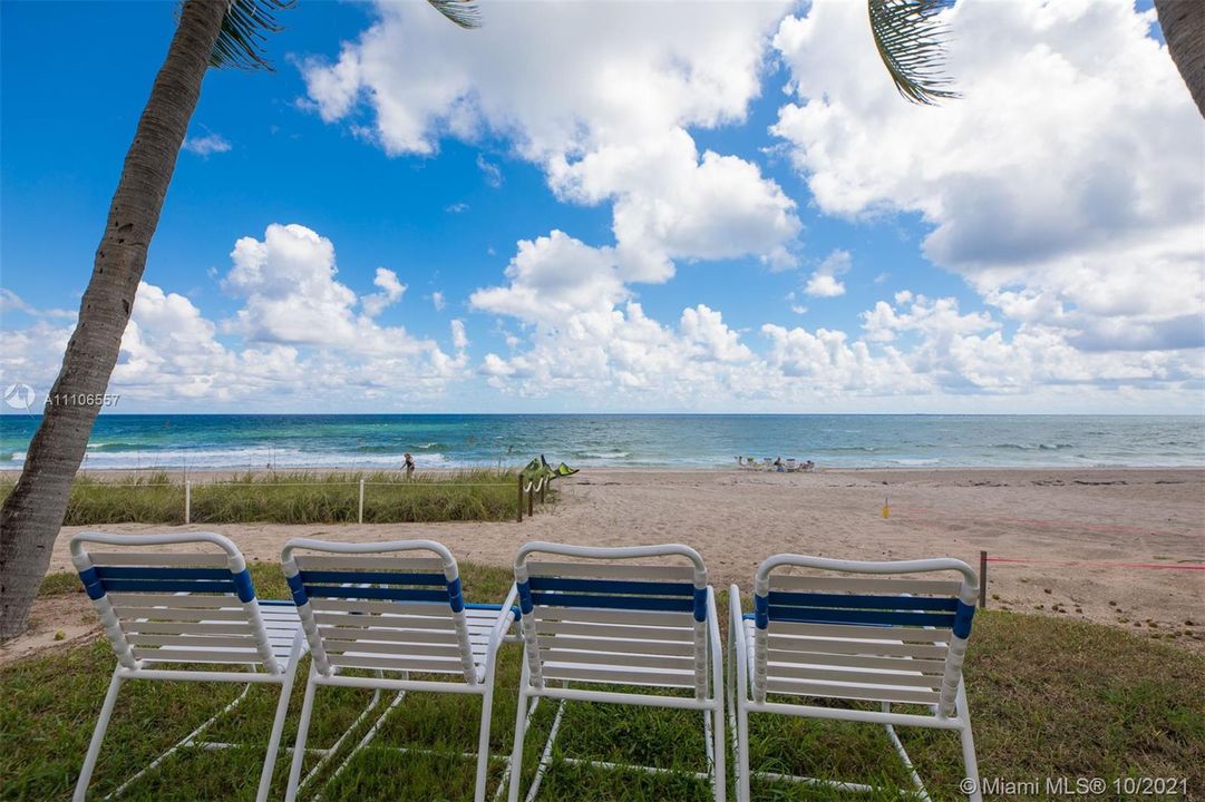 BEACH CHAIRS AVAILABLE