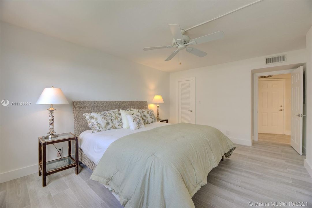LARGE MASTER BEDROOM WITH WALK IN CLOSET