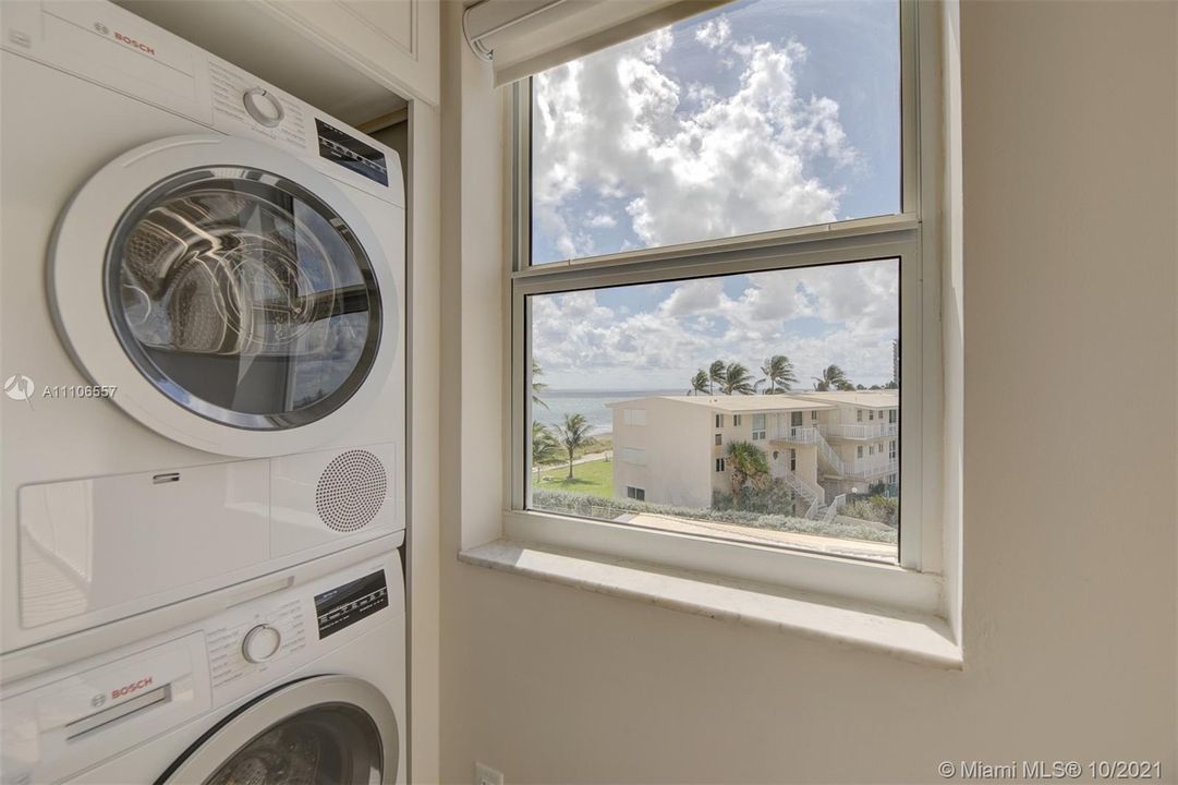BOSCH WASHER & DRYER IN THE UNIT