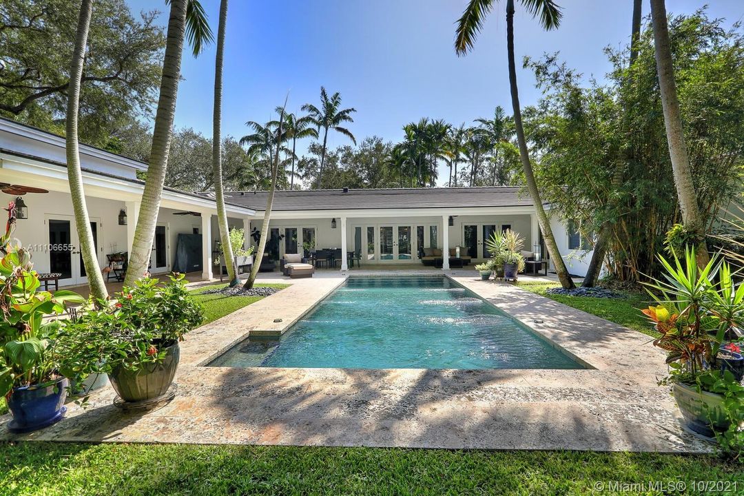 Recently Sold: $2,700,000 (5 beds, 4 baths, 3873 Square Feet)