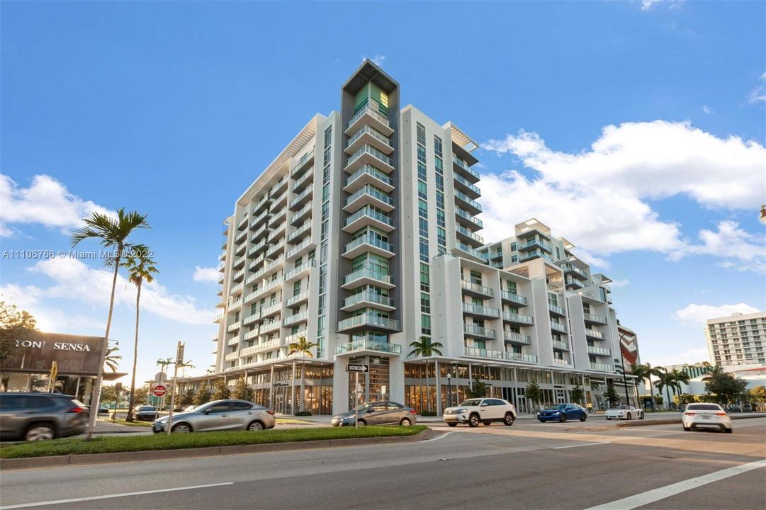 Recently Sold: $590,000 (1 beds, 1 baths, 728 Square Feet)