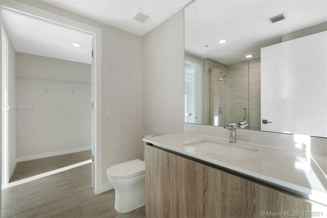 最近售出: $590,000 (1 贝兹, 1 浴室, 728 平方英尺)