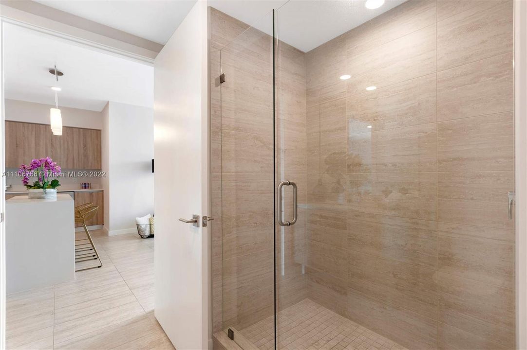 最近售出: $590,000 (1 贝兹, 1 浴室, 728 平方英尺)