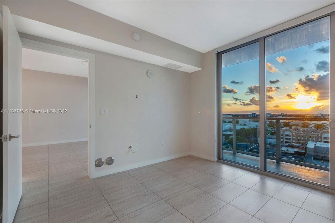 Recently Sold: $590,000 (1 beds, 1 baths, 728 Square Feet)