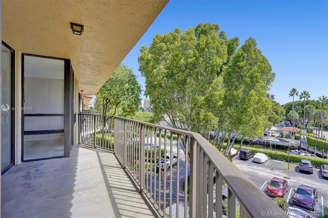 Recently Sold: $210,000 (1 beds, 1 baths, 1017 Square Feet)