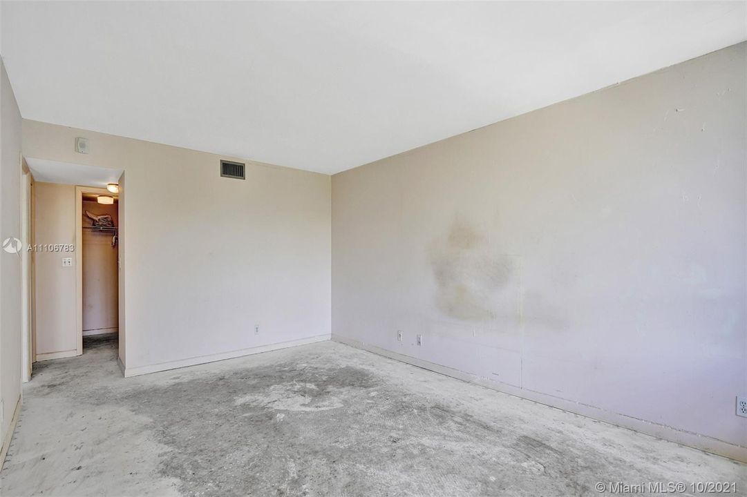 Recently Sold: $210,000 (1 beds, 1 baths, 1017 Square Feet)