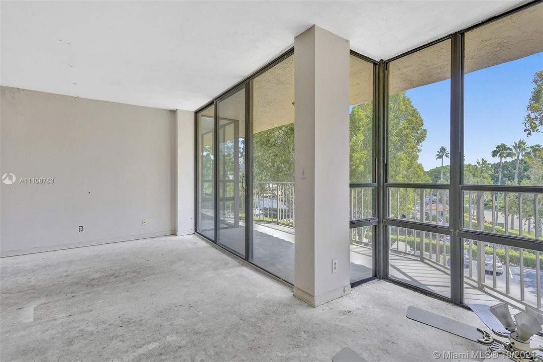 Recently Sold: $210,000 (1 beds, 1 baths, 1017 Square Feet)