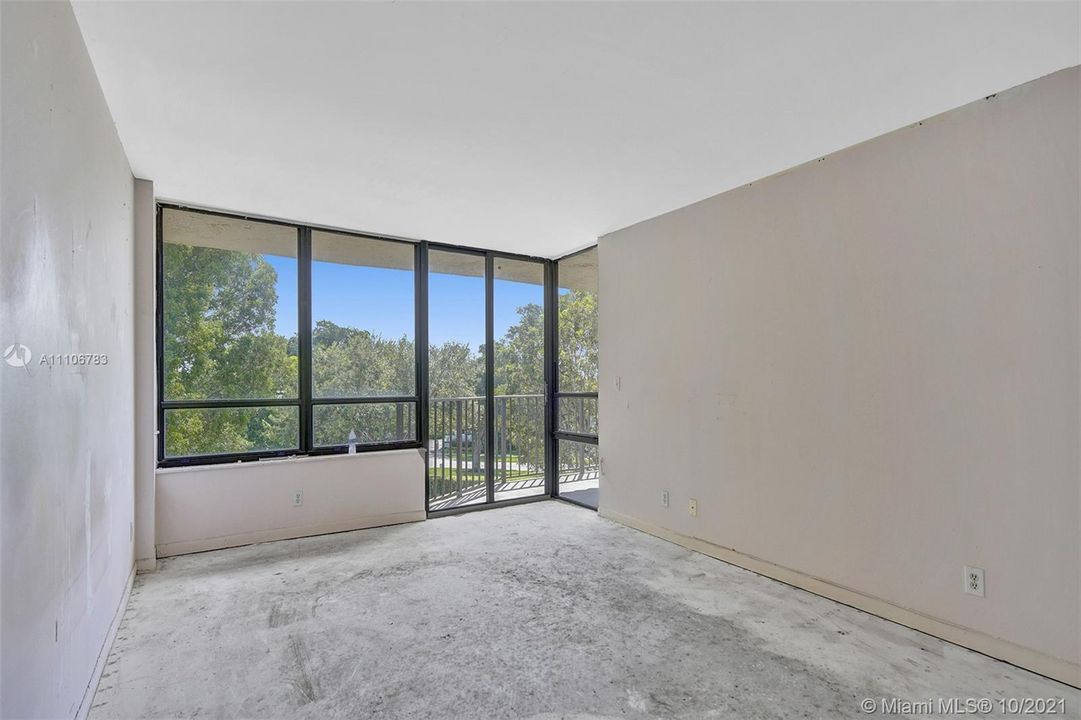 Recently Sold: $210,000 (1 beds, 1 baths, 1017 Square Feet)